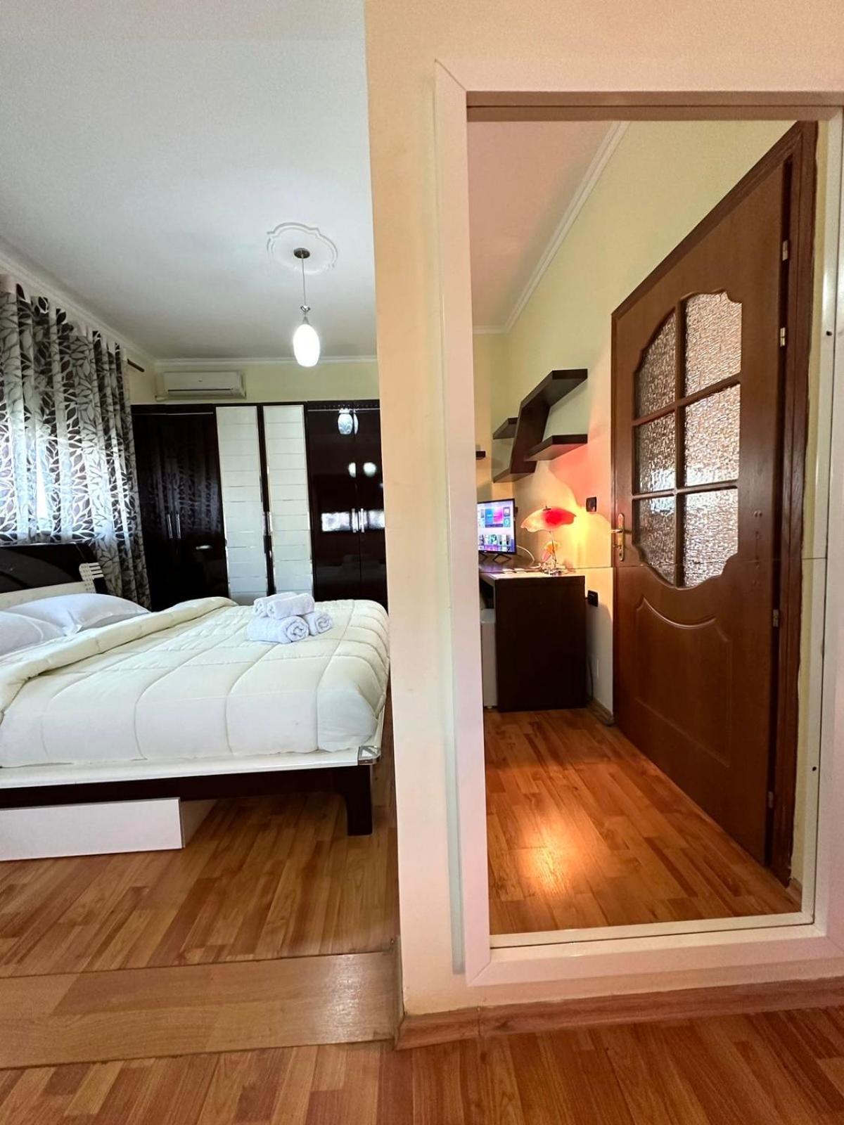 Guest House Pulake Berat Exterior foto
